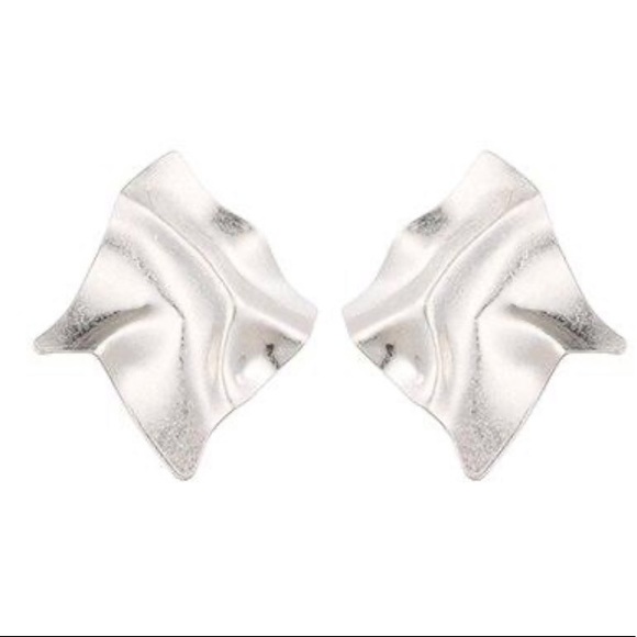 🤍18K white gold plated bold dim earrings - Picture 5 of 6